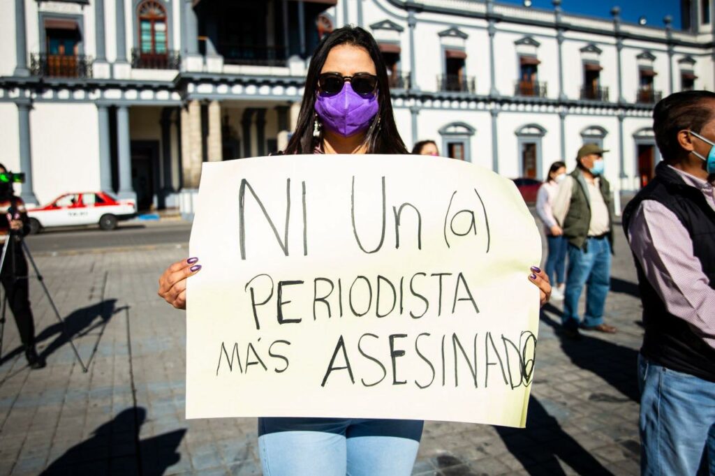 Solidaridad con nuestros compañeros y amigos periodistas.