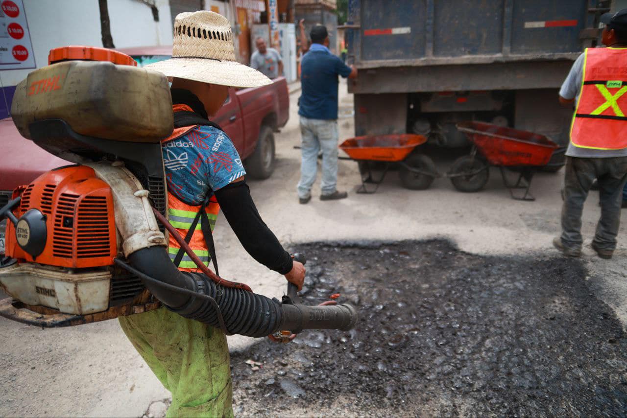 Continuamos mejorando las calles de Las Varas