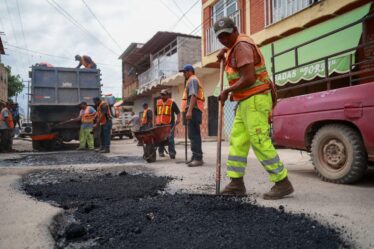 Continuamos mejorando las calles de Las Varas