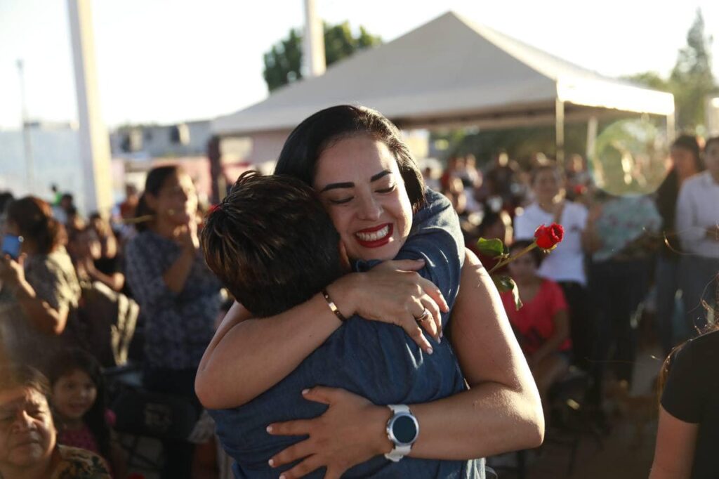 En Villas del Roble en Tepic, como en todo Nayarit, nuestras bellas mamis nos contagian de alegría, cariño ¡y una vibra increíble! 
Qué les digo de esta gran fiesta que vivimos, si en nuestros rostros se nota que la pasamos INCREÍBLE. ¡Feliz Día de las Madres!