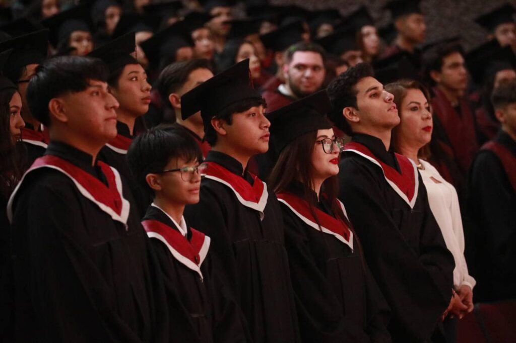 Las y los jóvenes que hoy se graduaron del CECyTE Nayarit han dado un paso importante en el sentido correcto.